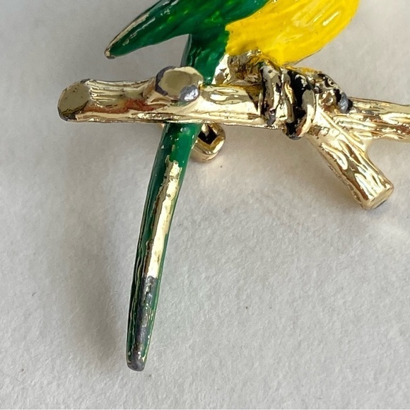 Vintage Parrot Bird Brooch Green Yellow Gold Tone 60s Pin Tiny Small - Picture 4 of 7